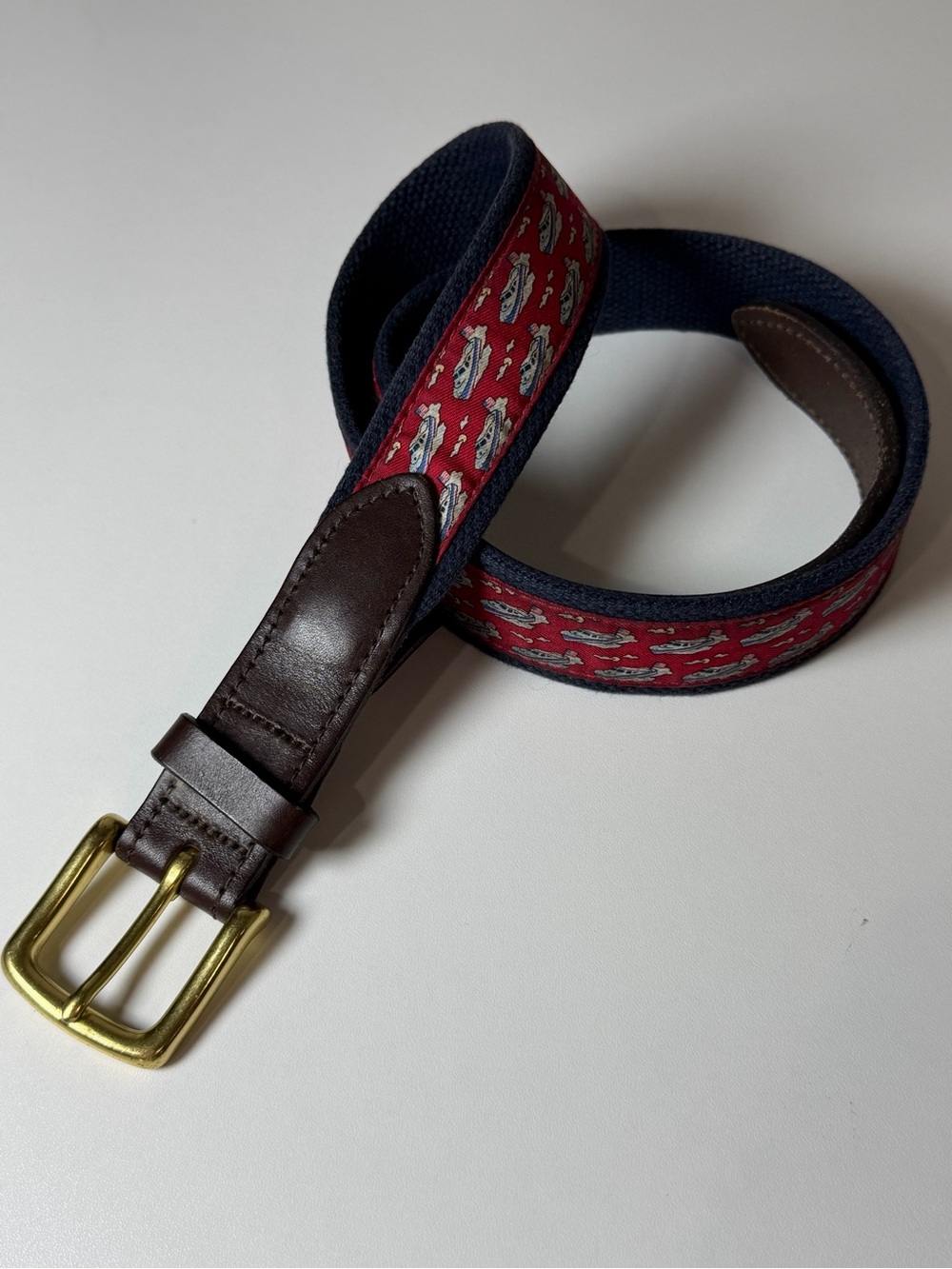 Vineyard Vines 32W Sailing Boat Red and Navy All Over Print Pattern Belt Preppy